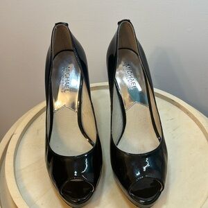 Micheal Kors Black Patent Leather PeepToe Platform Stiletto Heels size 7.5
